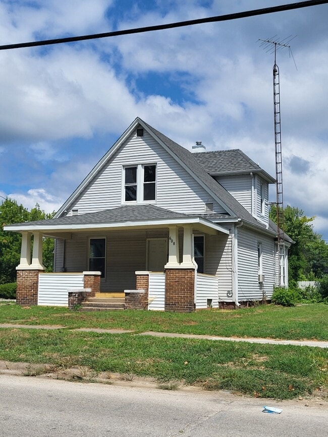 Building Photo - 608 W Calhoun St