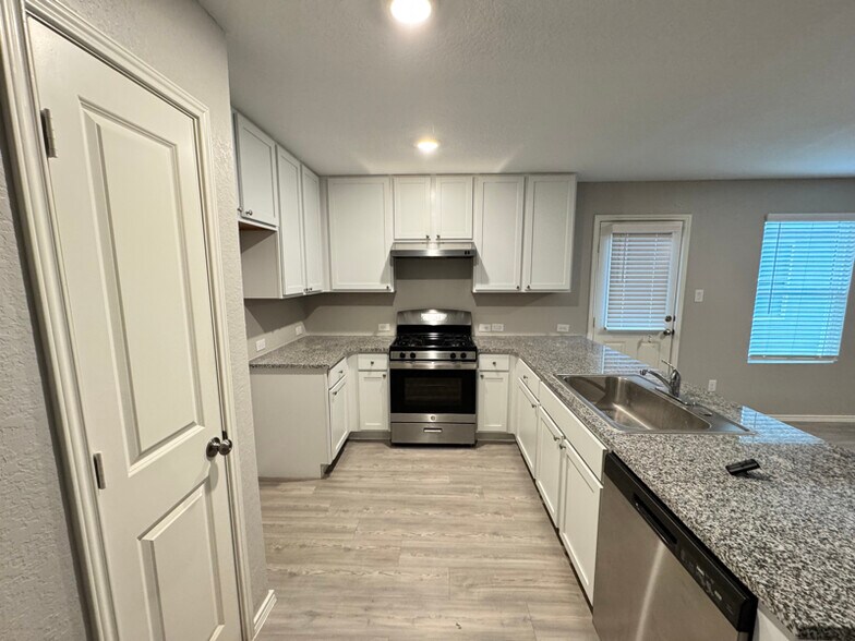 Building Photo - 13838 Ostrich Run