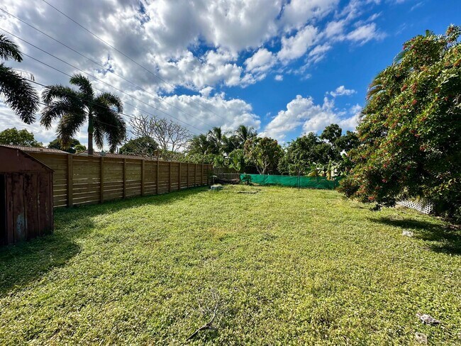 Building Photo - 308 SE 12th St