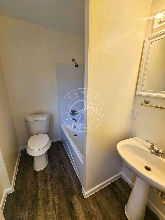Building Photo - Spacious 3-Bedroom Home in West Toledo