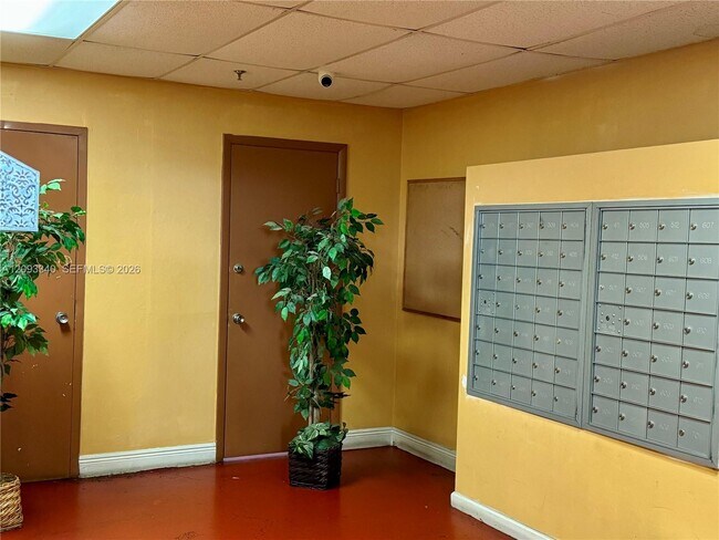 Building Photo - 4675 W 18th Ct