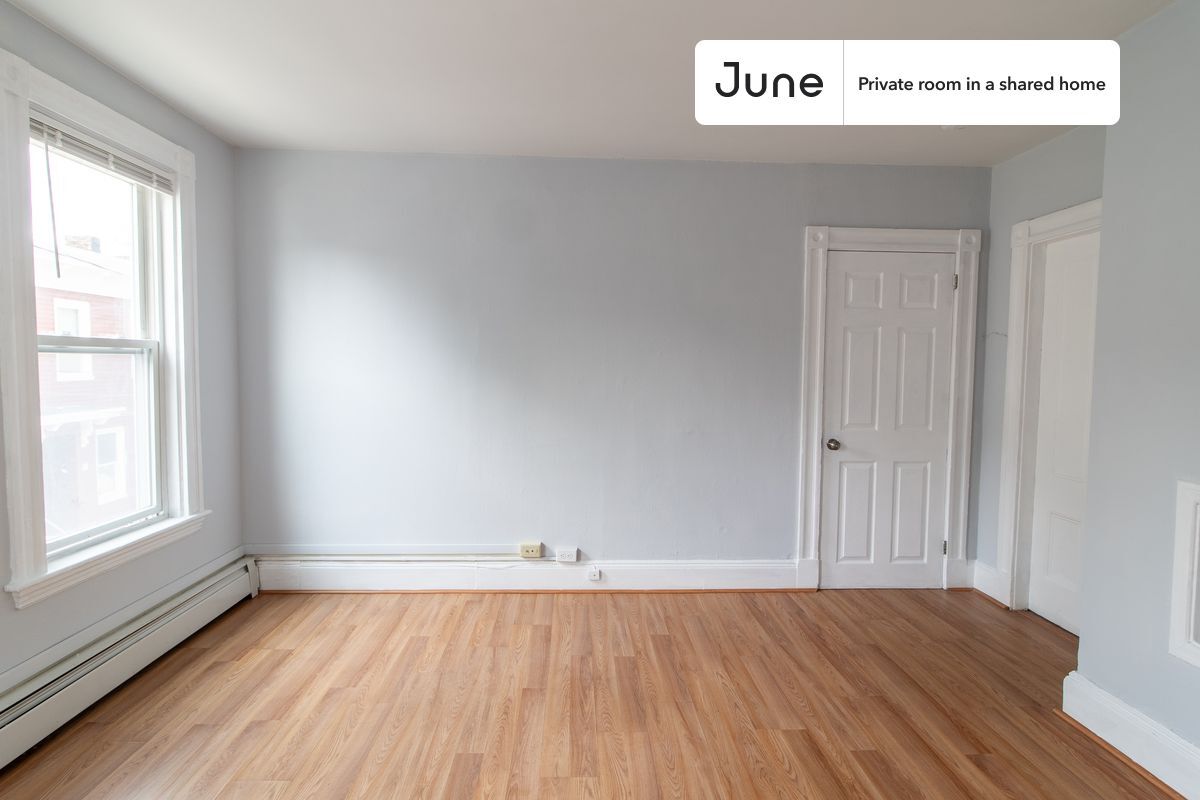 Building Photo - Room in Shared 3 bed/1 bath home