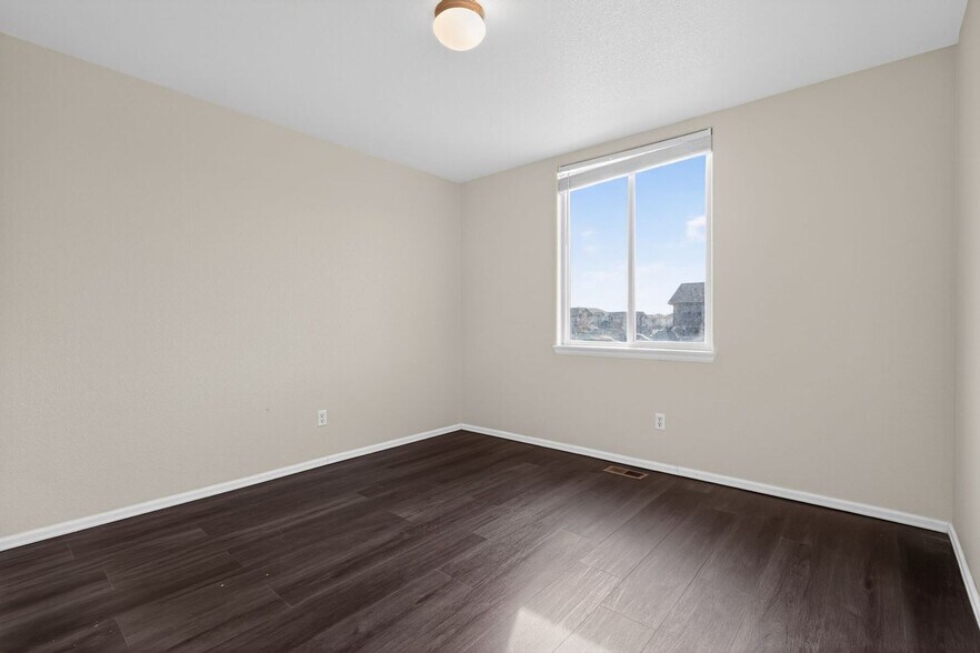 Building Photo - 10202 Silver Stirrup Dr