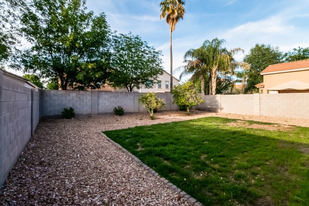 Building Photo - 354 E Bradstock Way