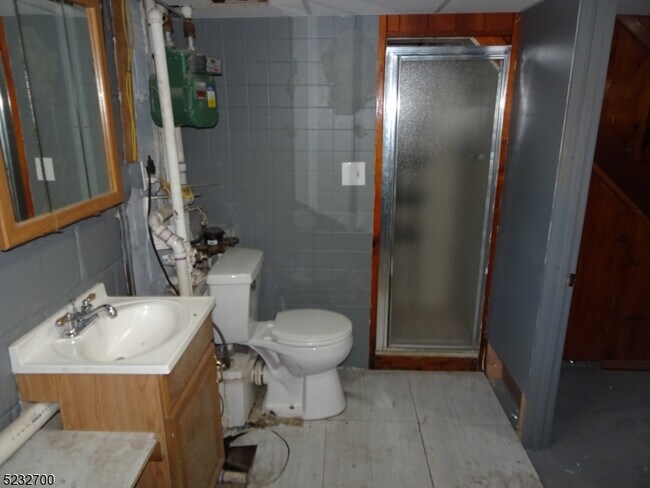 Building Photo - 275 Firth St
