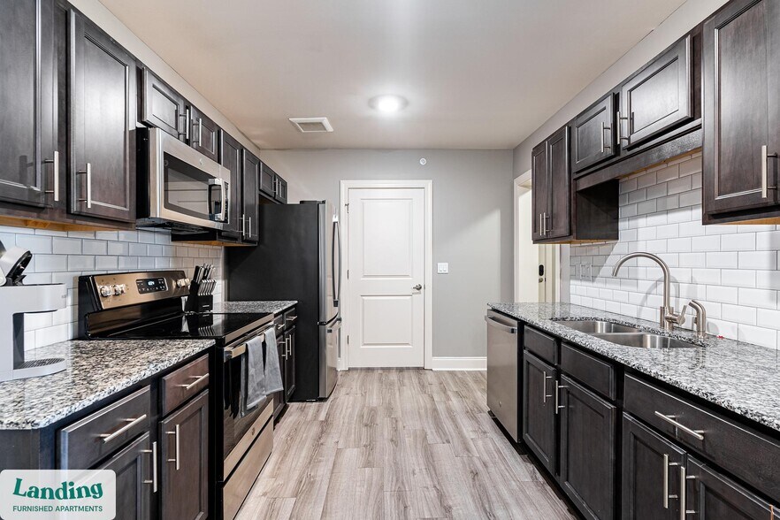 Building Photo - 305 Laredo Dr