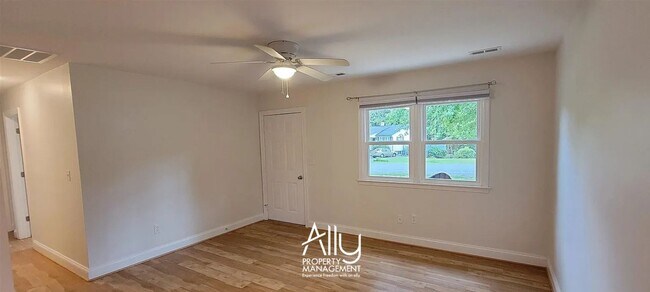 Building Photo - 290 Windfield Cir