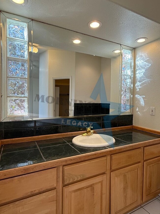 Building Photo - 4 bedroom, 4 bath house - Must see landscaping!