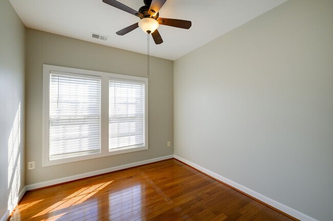 Building Photo - Luxury Living in the Villages of Urbana