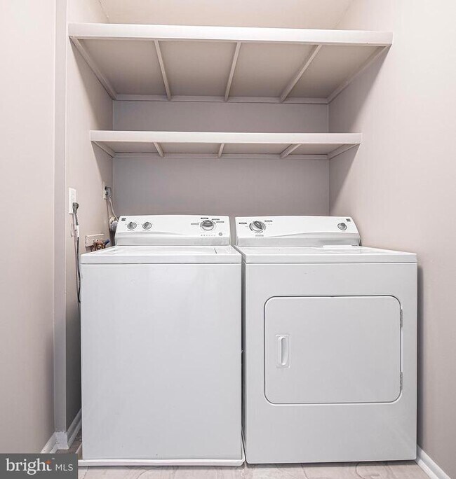 Building Photo - 211 Crocker Dr