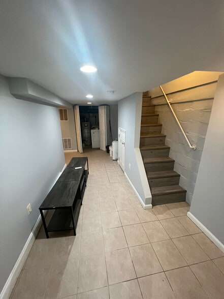 Building Photo - 510 Winston Ave