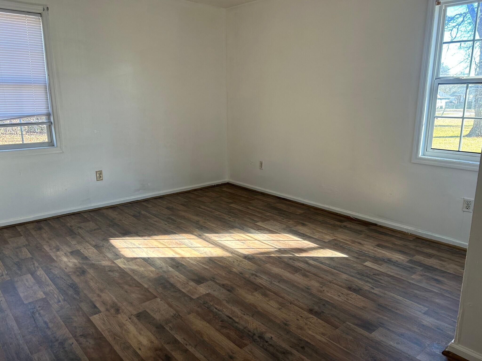 Building Photo - 520 Buckley St