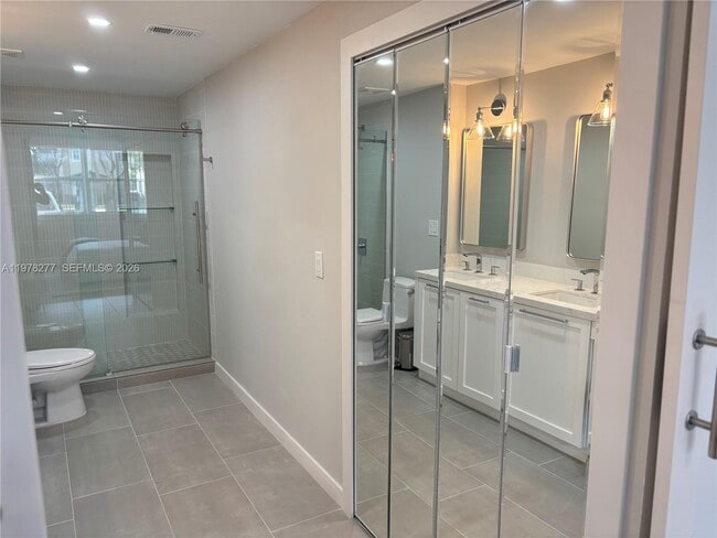 Building Photo - 6700 NW 114th Ave