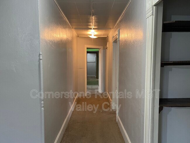 Building Photo - 205 3rd Ave SE