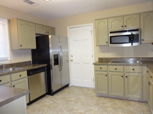 Building Photo - 1929 Autumndale Cv