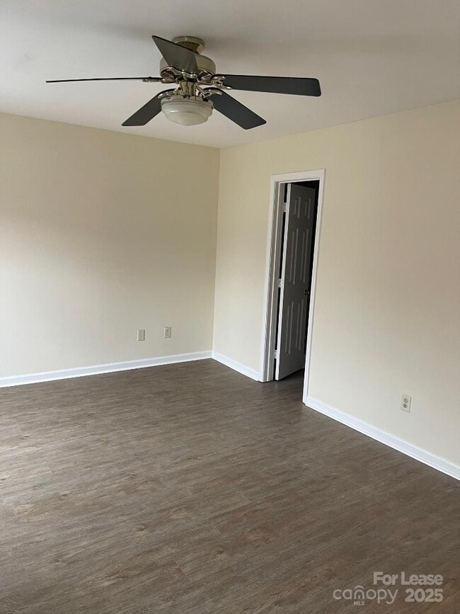 Building Photo - 2121 Lennox Square Rd