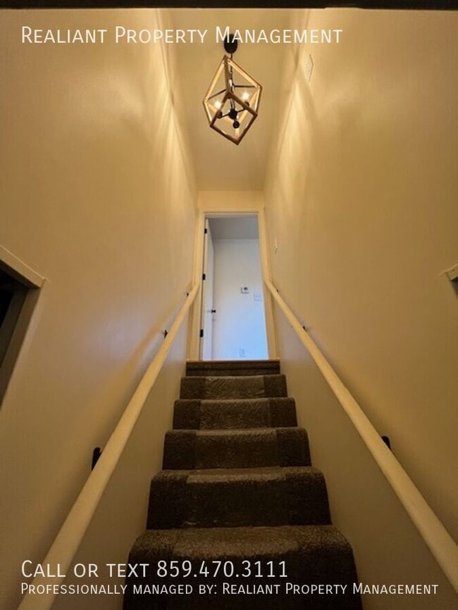 Building Photo - 501 Hickory Hill Dr