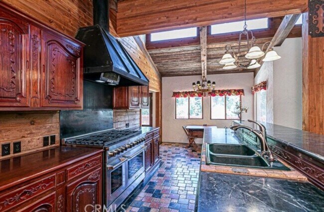Building Photo - Escape to Your Own Private Retreat Among the Oaks