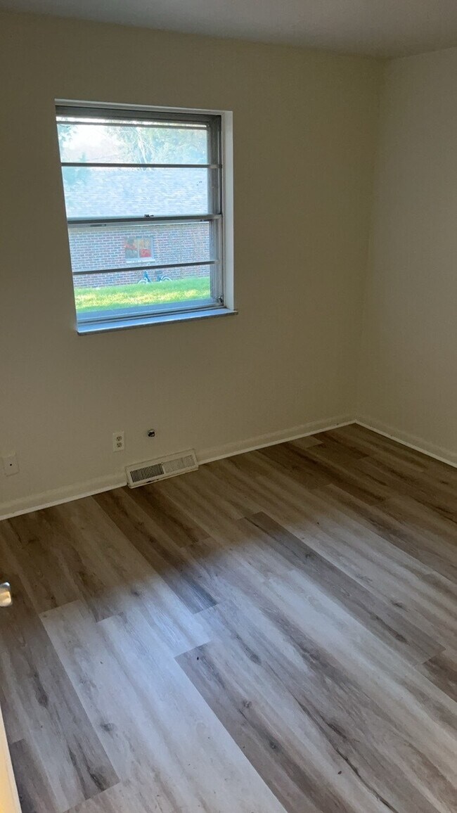 Building Photo - 3043 Regent St