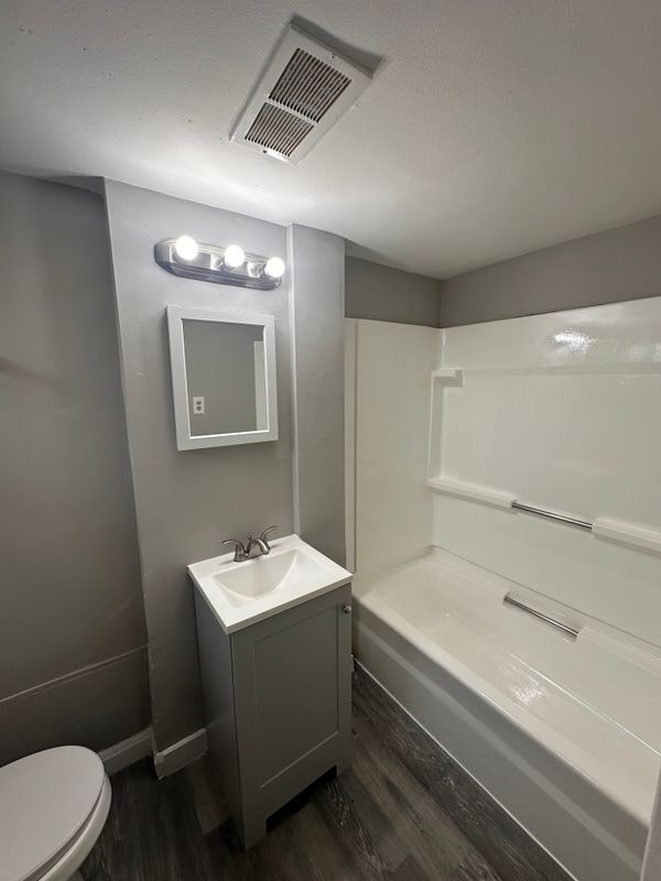 Building Photo - 3725-FLOOR-3725-FLOO1 BONVIEW Ave