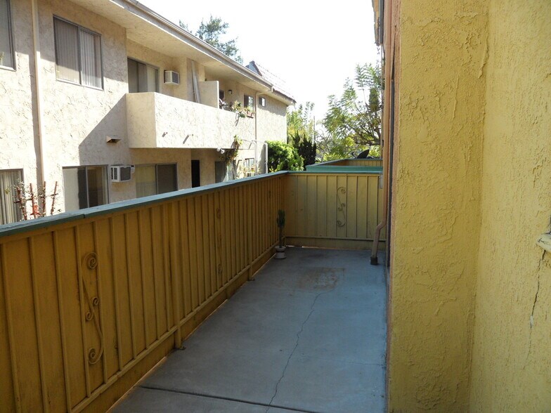 Building Photo - 1444 Centinela Ave
