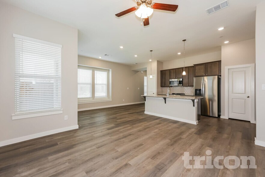 Building Photo - 3019 Whitetail Ln