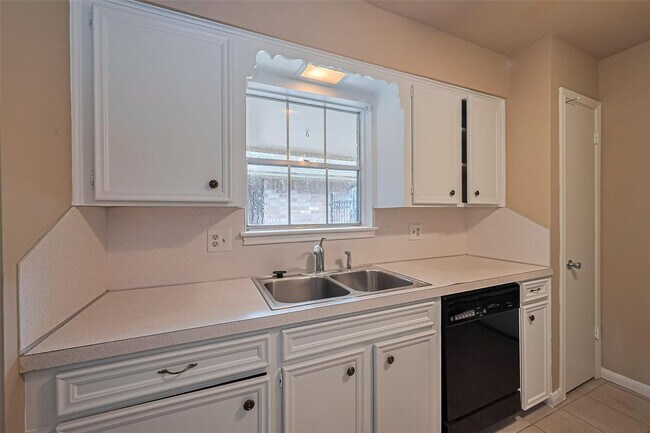Building Photo - 10518 Saber Ct