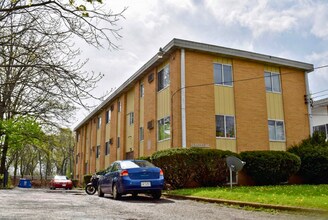 Building Photo - 1 Bedroom Apartment |UTILITIES EVERYTHING INCLUDED!