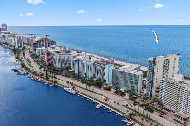 Building Photo - 5025 Collins Ave