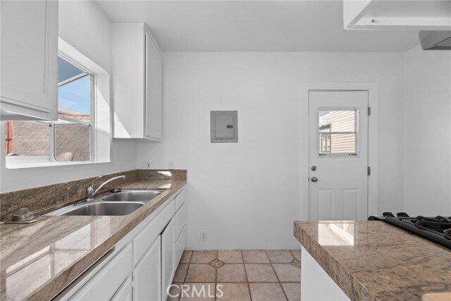 Building Photo - 303 28th St