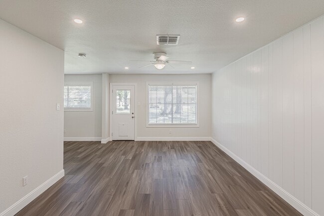 Building Photo - 3402 Gary Ln