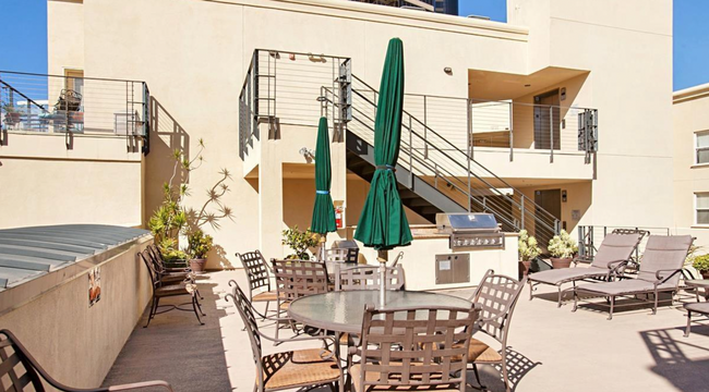 Building Photo - Fantastic Penthouse Unit Downtown Marina D...
