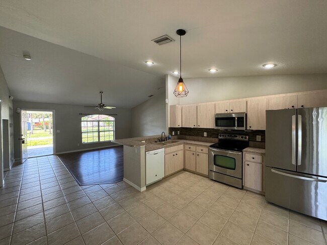 Building Photo - 3928 Champagne Ave