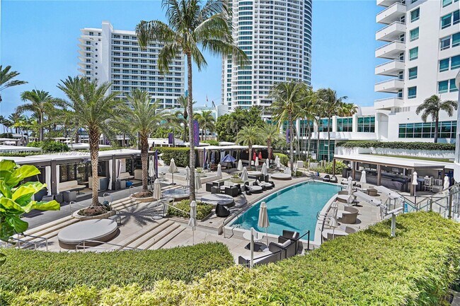 Building Photo - 4401 Collins Ave