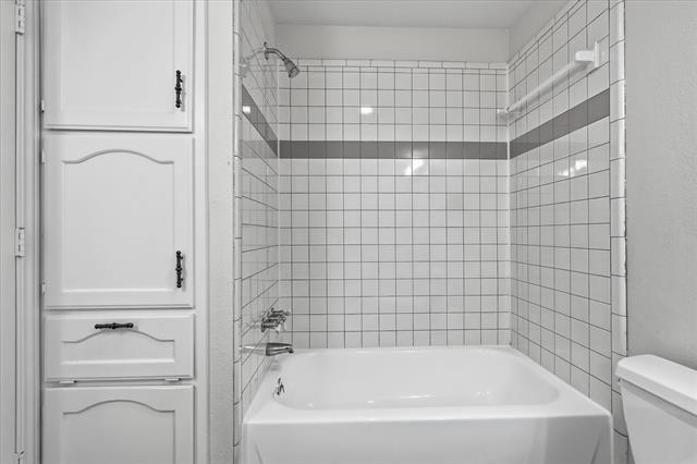 Building Photo - 7913 Pebblebrook Dr