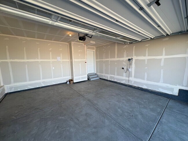Building Photo - 4 Bed with Office, Brand New Home