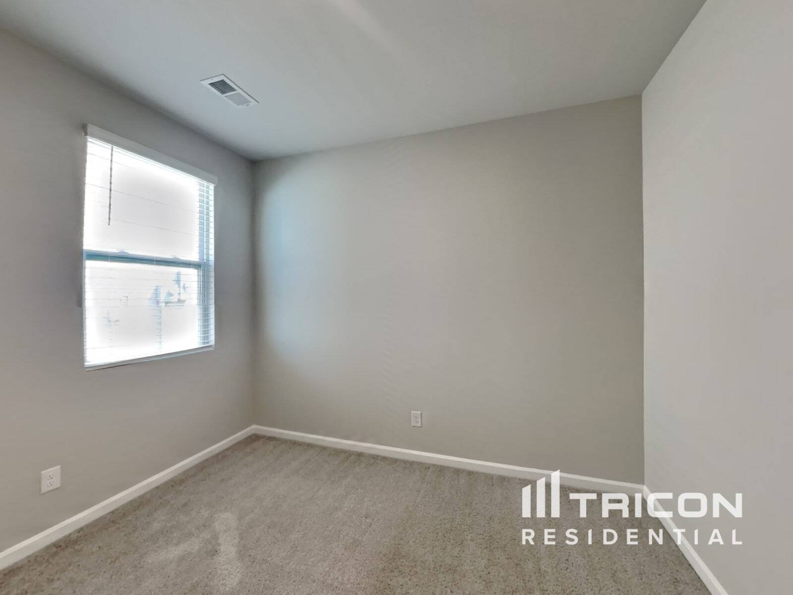 Building Photo - 1068 Pepper Stone Dr