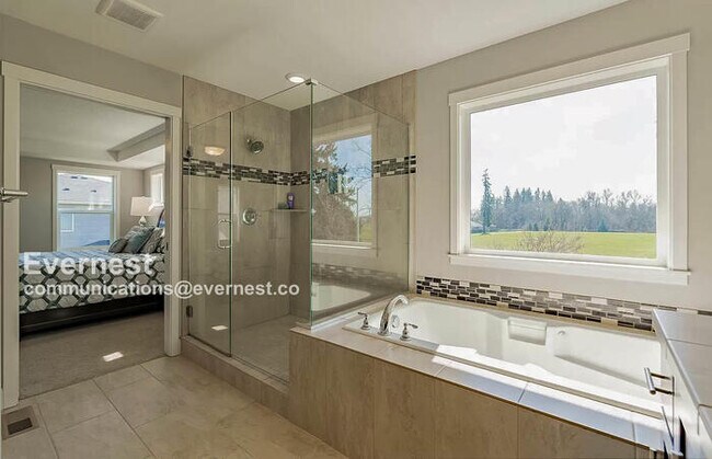 Building Photo - 5 Bed, 4 Bath / Section 8 Accepted / Available now!