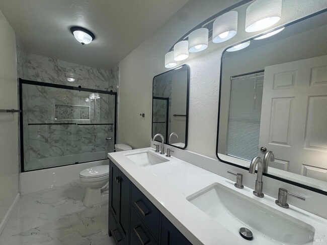 Building Photo - 28 Arana Cir