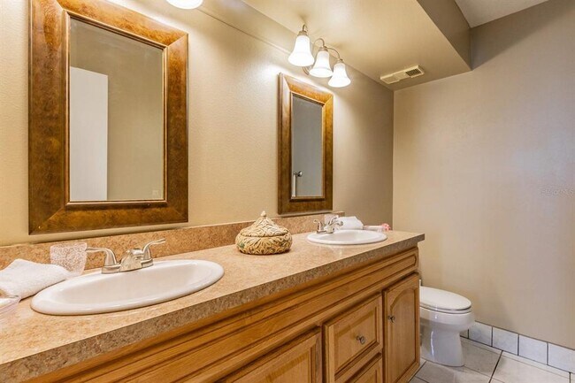 Building Photo - 5701 Bahia Del Mar Cir N