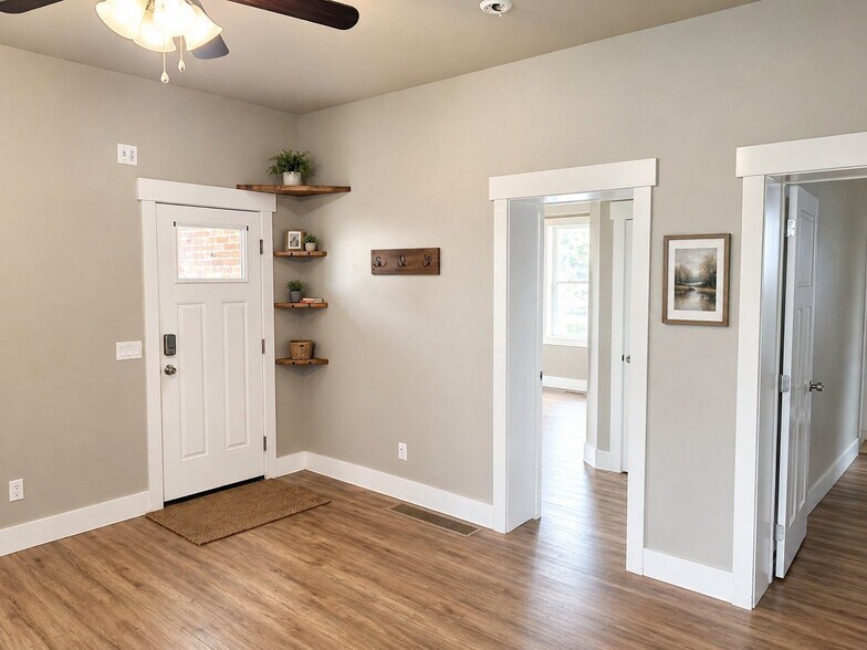 Building Photo - 390 N 300 E