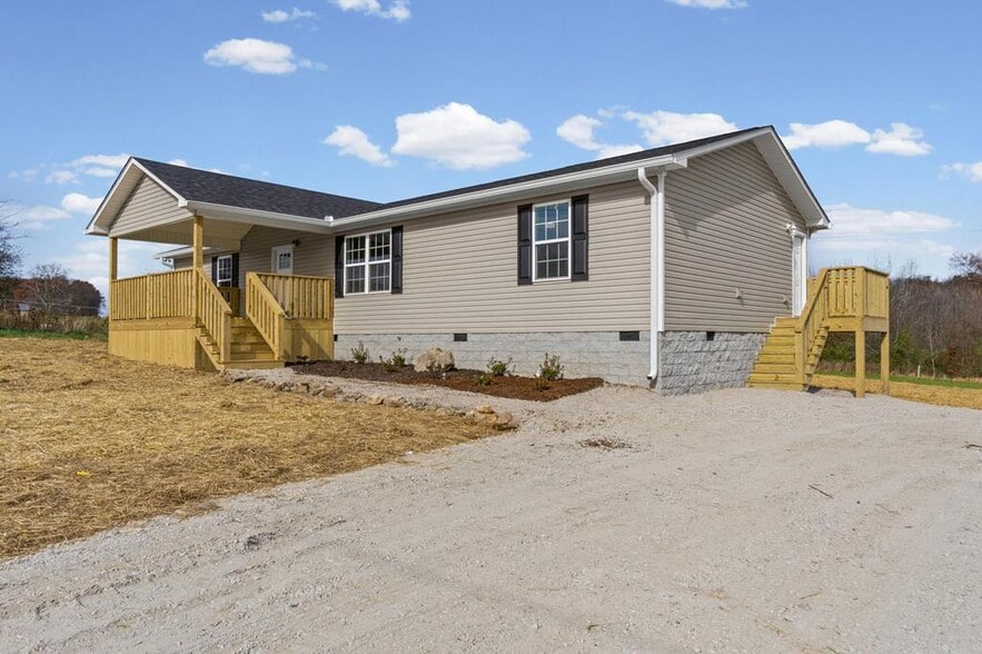 Primary Photo - 5445 Window Cliff Rd