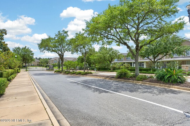 Building Photo - 4166 Highwood Dr
