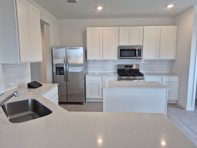 Building Photo - 224 Pine St