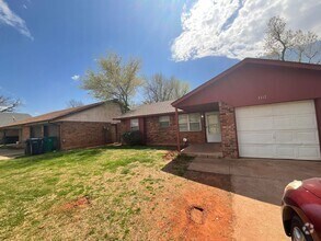 Building Photo - 3 bedroom 1 1/2 bath