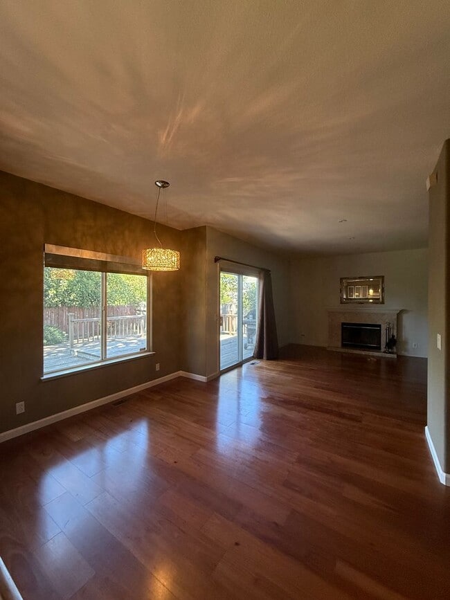 Building Photo - Beautiful 3-Bedroom, 2.5-Bath Home in Wind...