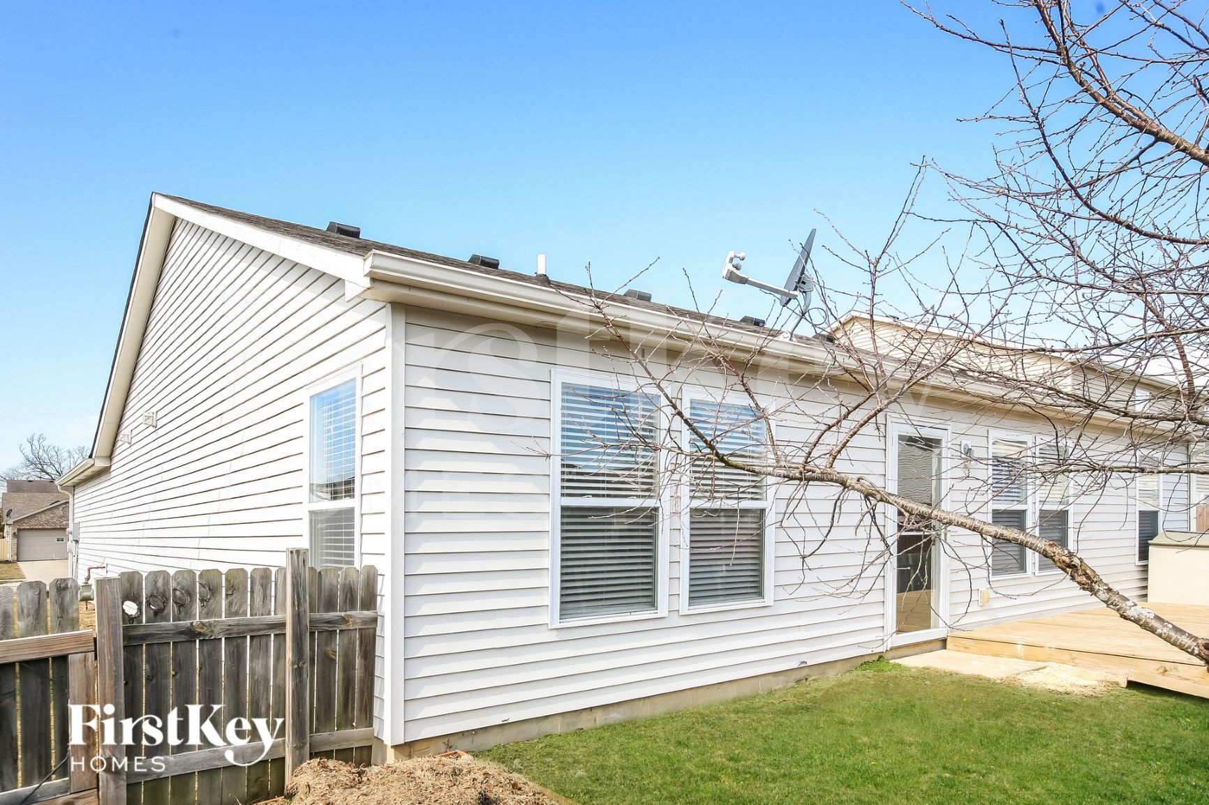 Building Photo - 915 Streamside Dr