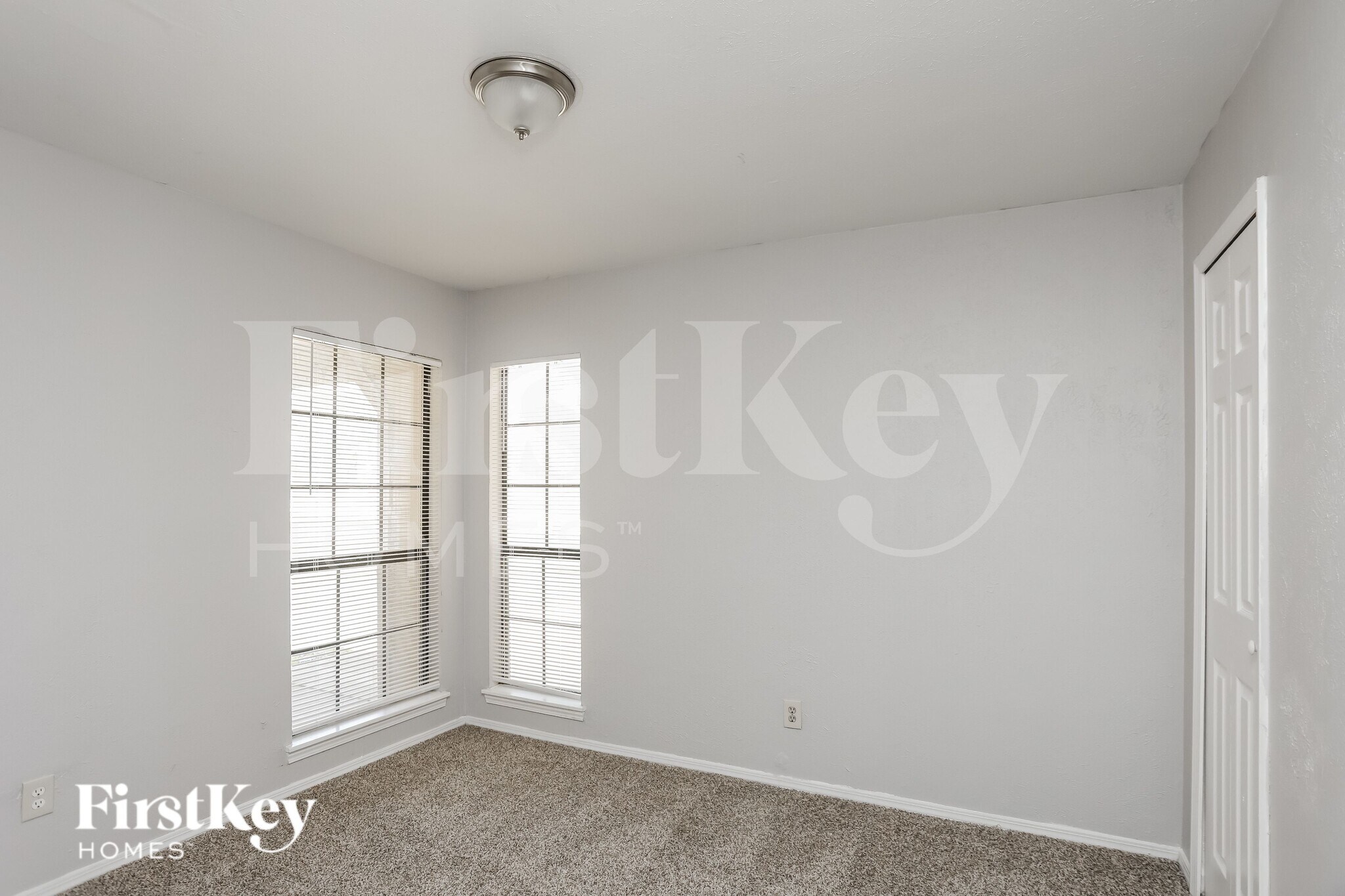 Building Photo - 608 Nora Ln