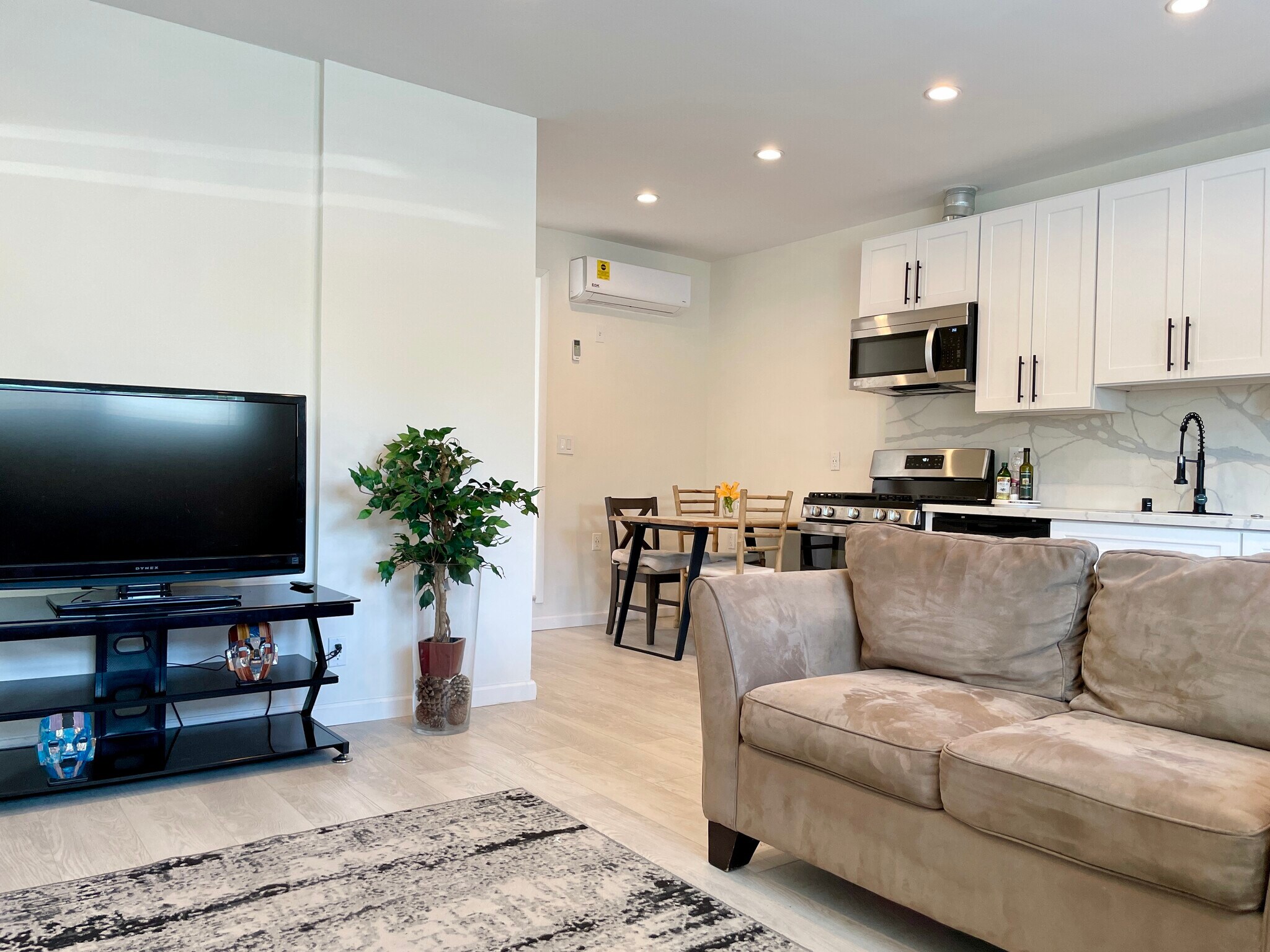 Building Photo - 19934 Saticoy St