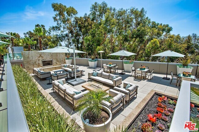 Building Photo - 13650 Marina Pointe Dr